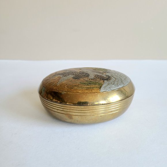 Vintage solid brass round jewelry/storage box with enamel birds/ducks design. - Picture 8 of 8